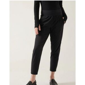 Athleta Nolita Slim Tapered Crop Pant Black Womens 8 stretchy elastic waist soft